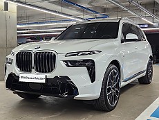 X7 xDrive 40i M Spt_6 Seater LCI_P3