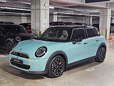 The New MINI Cooper S 5-Door_Favoured