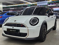 MINI The New MINI Cooper S 5-Door_Favoured