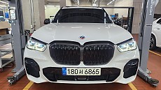 BMW X5 M50i