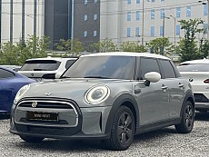 MINI Cooper 5 Door Classic Launch Package