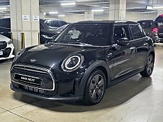 MINI Cooper 5 Door T1