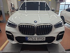 BMW X5 M50i