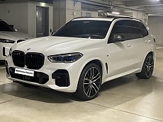 BMW X5 M50i