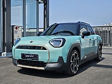 The New All-Electric MINI Aceman SE_Favoured