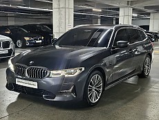 320i Touring Luxury