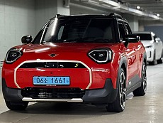 The New All-Electric MINI Aceman SE_Favoured