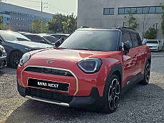 The New All-Electric MINI Aceman SE_Favoured