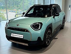 The New All-Electric MINI Aceman SE_Favoured