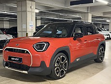 The New All-Electric MINI Aceman SE_Favoured
