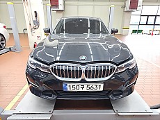 BMW 320i Lux