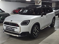 The New MINI Countryman S ALL4_Favoured (ZFG)