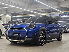 The New All-Electric MINI Aceman SE_Favoured