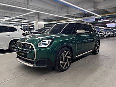 The New All-Electric MINI Countryman SE ALL4_Favoured