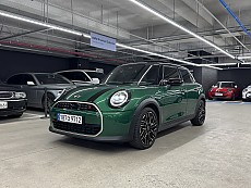 The New MINI Cooper S 5-Door_Favoured (ZFG)