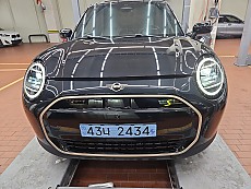 MINI All-Electric Cooper SE_Favoured