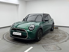 The New MINI Cooper S 5-Door_Favoured