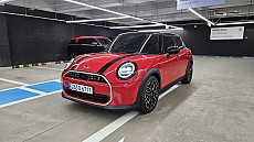 The New MINI Cooper S 5-Door_Favoured