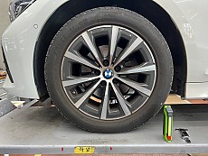 320i